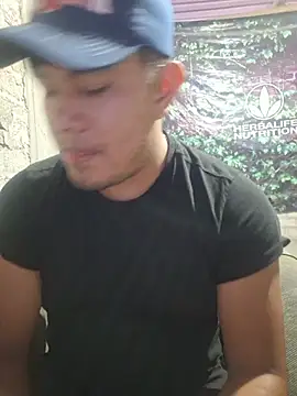 GusssHOT stripchat live cam model