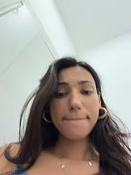 -_MiaQueen_- stripchat live cam model
