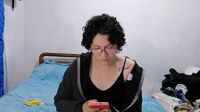 luxandracon23 stripchat live cam model