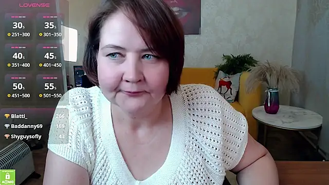 QUEEN02030 stripchat live cam model