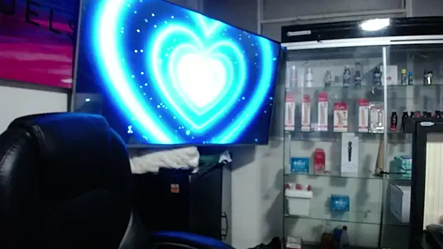 andylol330 stripchat live cam model