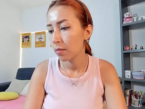AriaRowenn stripchat live cam model