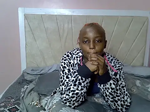 PetiteAlluree stripchat live cam model