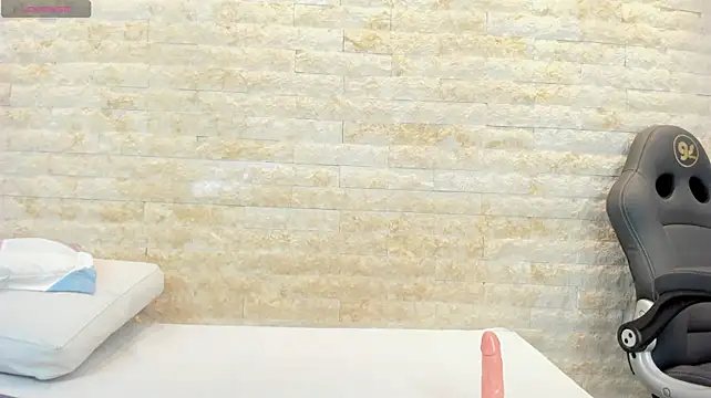 ema_jenner stripchat live cam model