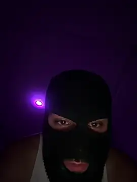 OeVeu stripchat live cam model
