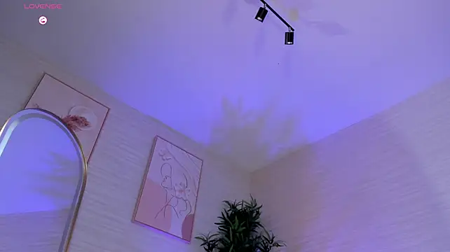 RoseFerrera stripchat live cam model