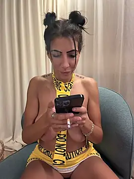 YasmineRiva stripchat live cam model