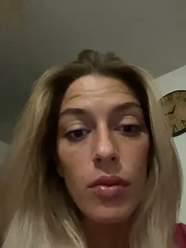 Bellalolahot stripchat live cam model