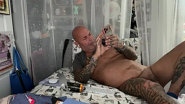 Italianguy56 stripchat live cam model