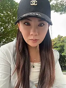 Yanyan-918 stripchat live cam model