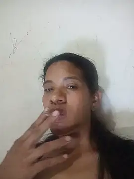 yannellys stripchat live cam model