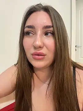 KiraBarlows stripchat live cam model