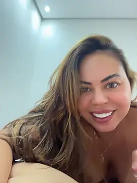 lariic stripchat live cam model