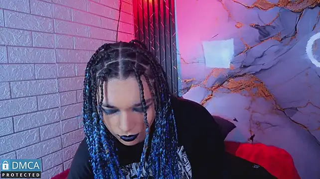 MaeveKuro stripchat live cam model