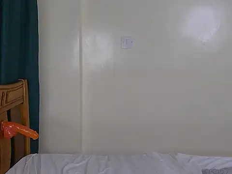 petite_cee stripchat live cam model
