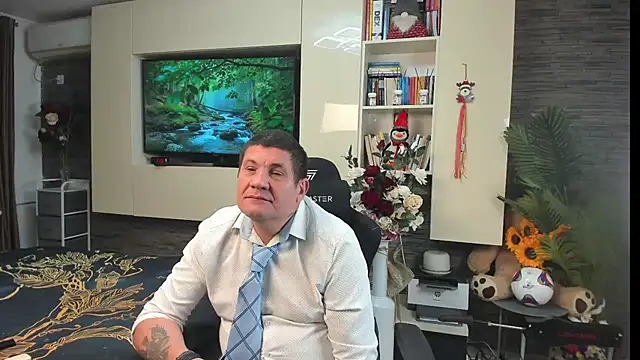 SpartacusDaddy48 stripchat live cam model