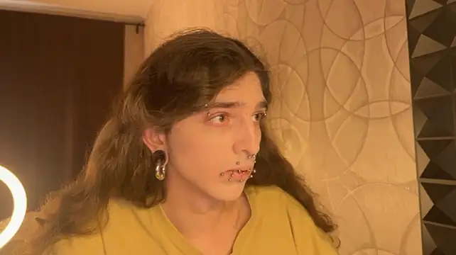 Kriisp stripchat live cam model