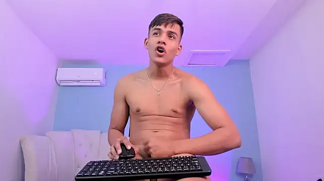 Spaceboyss18 stripchat live cam model