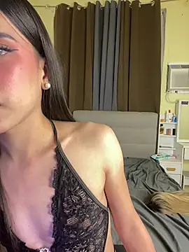 fuckbellaaa stripchat live cam model