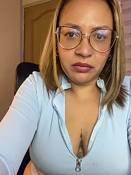 carolagomezz stripchat live cam model