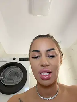 KirstieVegas stripchat live cam model