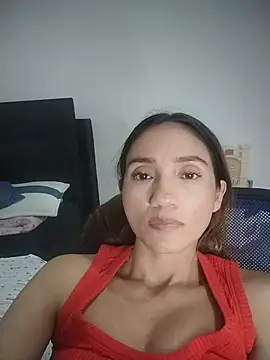 isaa- stripchat live cam model