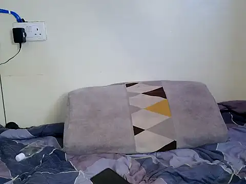 devine_juicy_polie stripchat live cam model