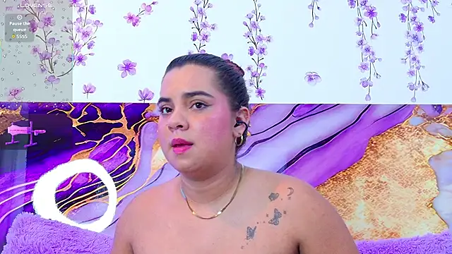 venuzluxx stripchat live cam model