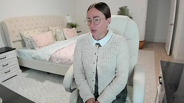 Vika73 stripchat live cam model