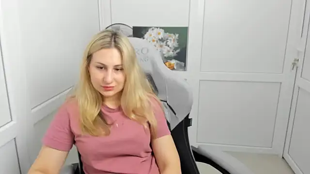 MissLunariaa stripchat live cam model
