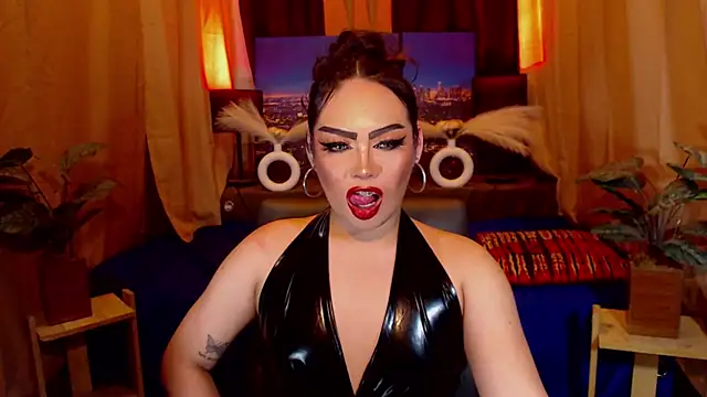 NaughtyFridah stripchat live cam model