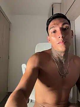 sendfer stripchat live cam model