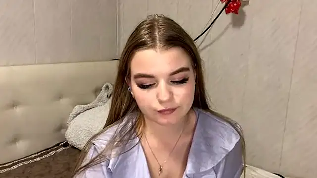 LiviaSmelser stripchat live cam model