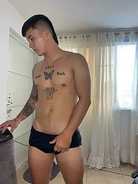 Christopher_strongg stripchat live cam model
