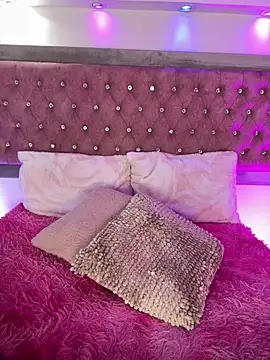 MylaDreams stripchat live cam model
