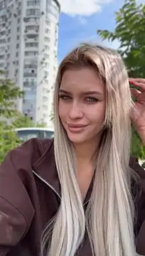 KikiWatson stripchat live cam model