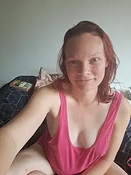 redsparrowXxXx stripchat live cam model