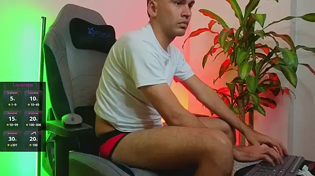 Hamiltonng12 stripchat live cam model