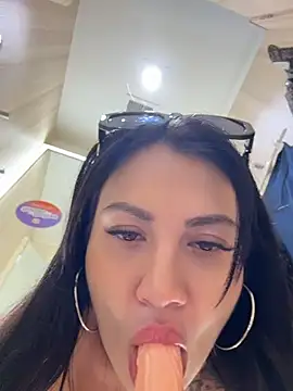 Wet__Bunny stripchat live cam model