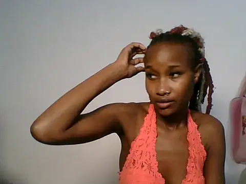 Blonde_slimy stripchat live cam model