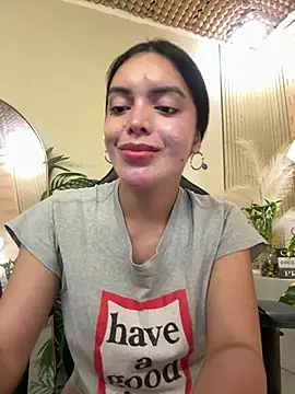 TS-SimplyTheBest stripchat live cam model