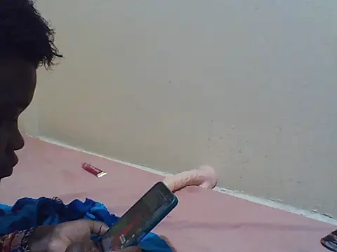 Pretty-Leaa stripchat live cam model