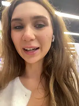 QuitieLia stripchat live cam model