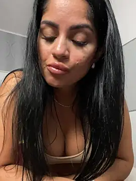 _adelle stripchat live cam model