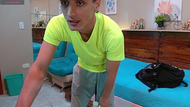 FelipeFriendly stripchat live cam model