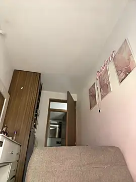 DulceLenns stripchat live cam model
