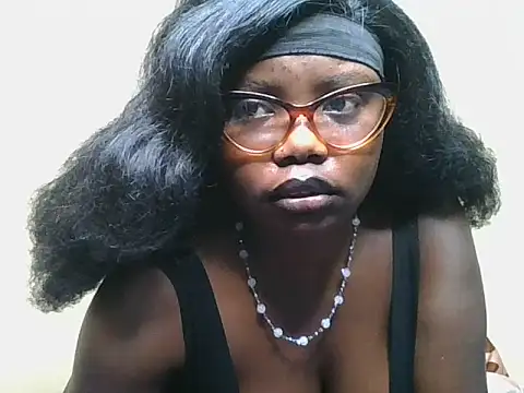 Miss-curvy23 stripchat live cam model