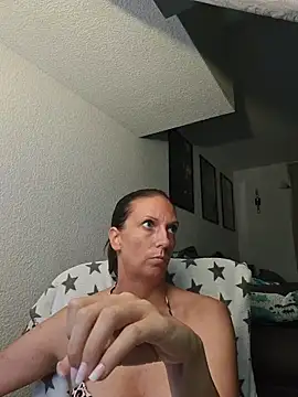 SexyJulia21 stripchat live cam model