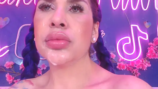 JakelineKitty stripchat live cam model
