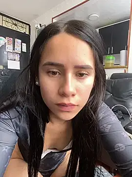 Nevaee- stripchat live cam model